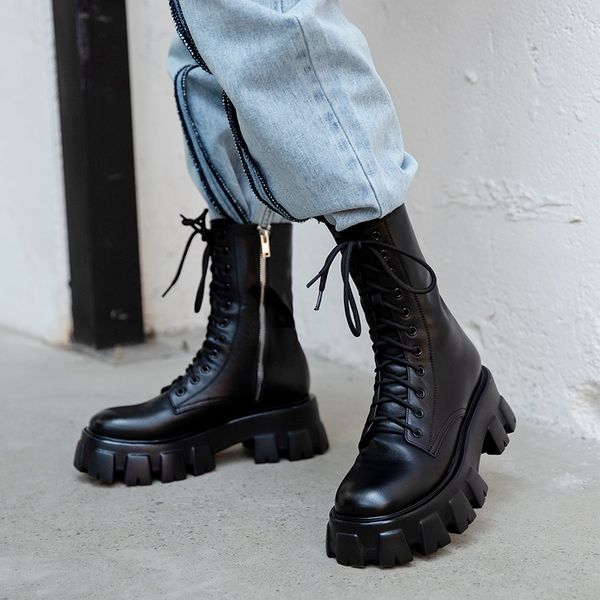 Size 34-40 2021 New INS Woman Leather Black Ankle Boots Lace Up Shoes Woman Short Winter Warm Boots Platform Heels Footwear
Size 34-40 2021 New INS Woman Leather Black Ankle Boots Lace Up Shoes Woman Short Winter Warm Boots Platform Heels Footwear