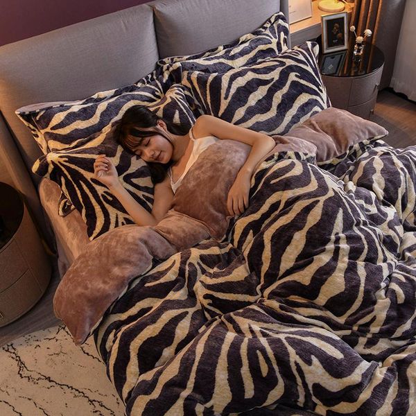 4pcs suit comforter bedding sets winter warm duvet cover flannel bed linen bedding coral velvet double-sided milk velvet
4pcs suit comforter bedding sets winter warm duvet cover flannel bed linen bedding coral velvet double-sided milk velvet