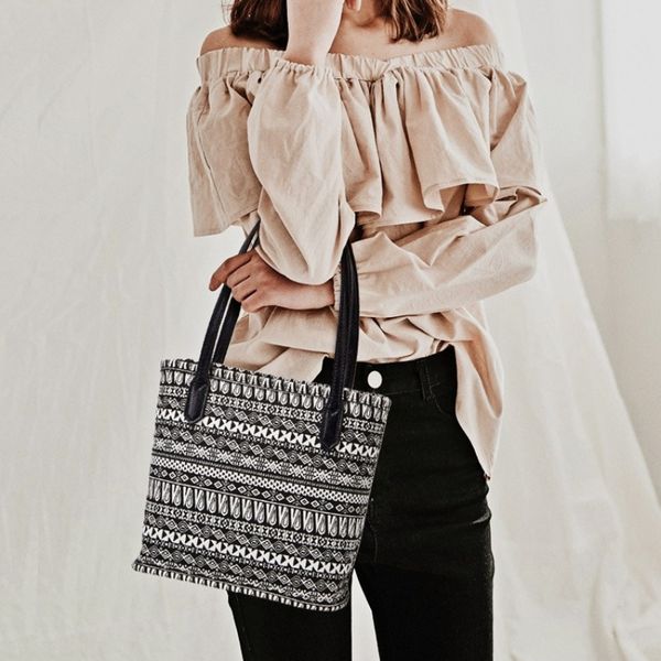 hbp vintage national wind print canvas bucket bag 2021 summer ladies one-shoulder handbag fashion tote bag
hbp vintage national wind print canvas bucket bag 2021 summer ladies one-shoulder handbag fashion tote bag