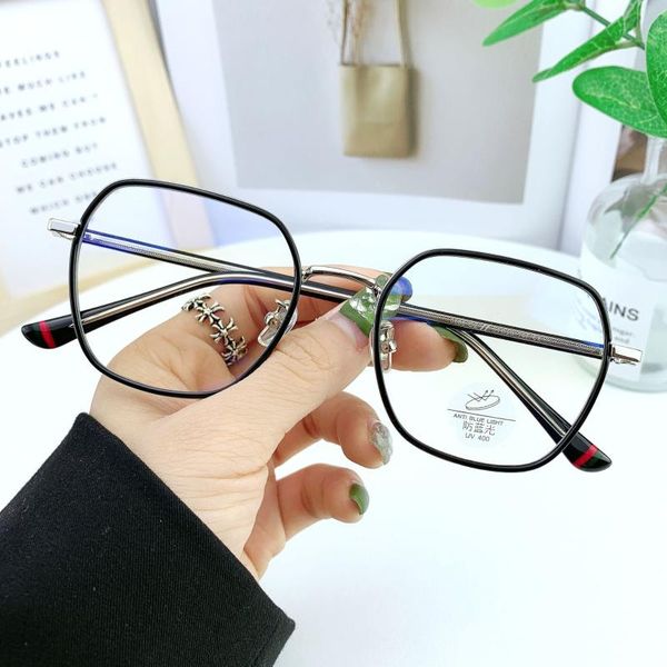 sunglasses anti blue light glasses trend metal ferrule can be equipped with myopia glasses, men's and women's flat lenses 0686, White;black
sunglasses anti blue light glasses trend metal ferrule can be equipped with myopia glasses, men's and women's flat lenses 0686, White;black