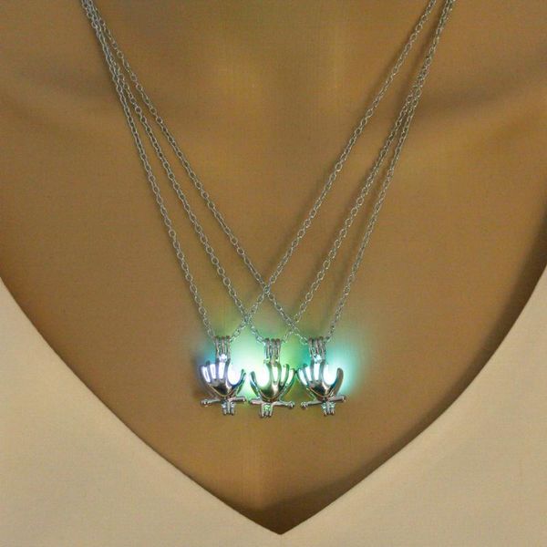pendant necklaces punk style glow in the dark jewelry with silver color luminoust stone locket palm shaped necklace for men 2021
pendant necklaces punk style glow in the dark jewelry with silver color luminoust stone locket palm shaped necklace for men 2021