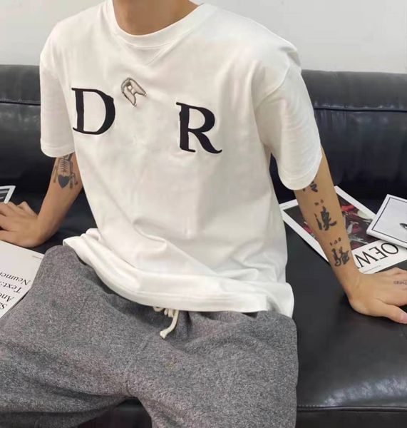 brand t shirt polos chaopai dijia paper clip embroidered letter rib round neck loose short sleeve cotton casual t-shirt, White
brand t shirt polos chaopai dijia paper clip embroidered letter rib round neck loose short sleeve cotton casual t-shirt, White