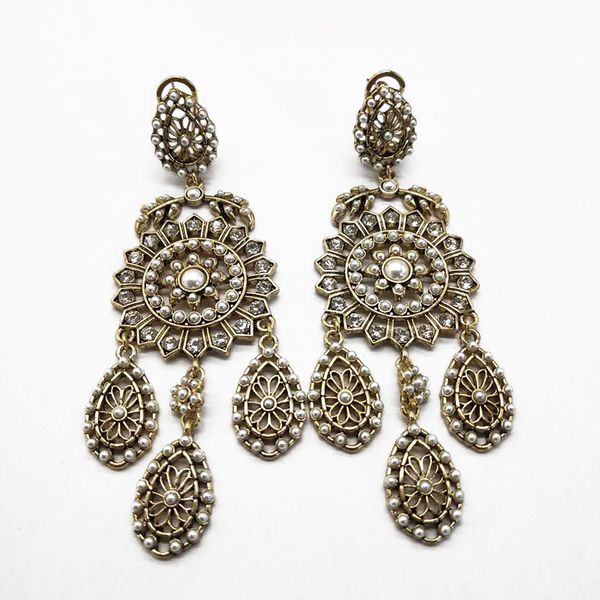 gold-platedbeadsretroexaggeratedinstrendpersonalitytemperamentlightluxuryearringstrendymatchingaccessories, Golden;silver
gold-platedbeadsretroexaggeratedinstrendpersonalitytemperamentlightluxuryearringstrendymatchingaccessories, Golden;silver