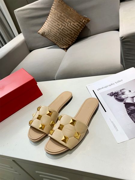 r luxury slipper with a slipper in a diamond leather sandal size35-42, Black 
r luxury slipper with a slipper in a diamond leather sandal size35-42, Black