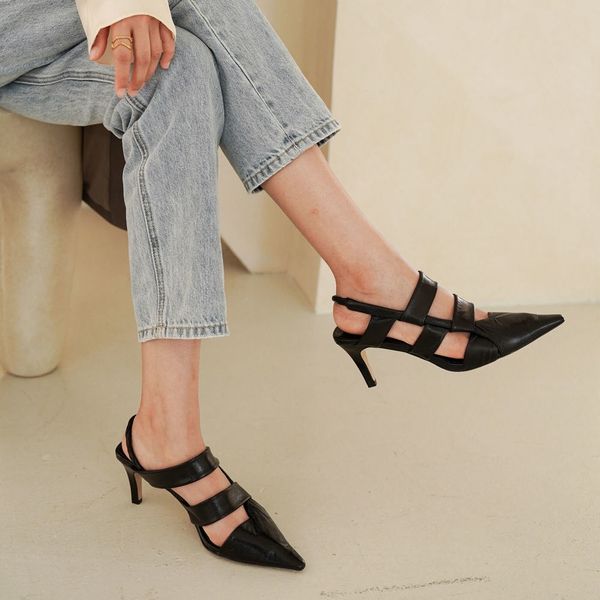 luxury dress shoes show tie wrinkled oil thin sandals 2021 one-line soft leather pointed high-heeled sho women, Black
luxury dress shoes show tie wrinkled oil thin sandals 2021 one-line soft leather pointed high-heeled sho women, Black