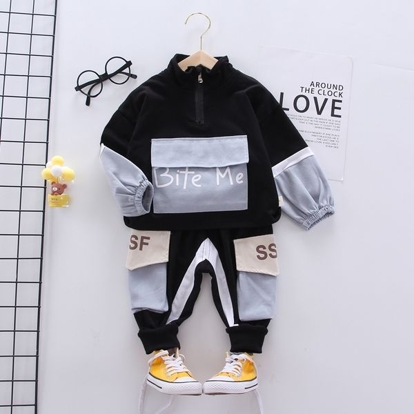 spring autumn models boys and girls suits to join the pocket casual large letter sports two-piece suit 210309, White
spring autumn models boys and girls suits to join the pocket casual large letter sports two-piece suit 210309, White