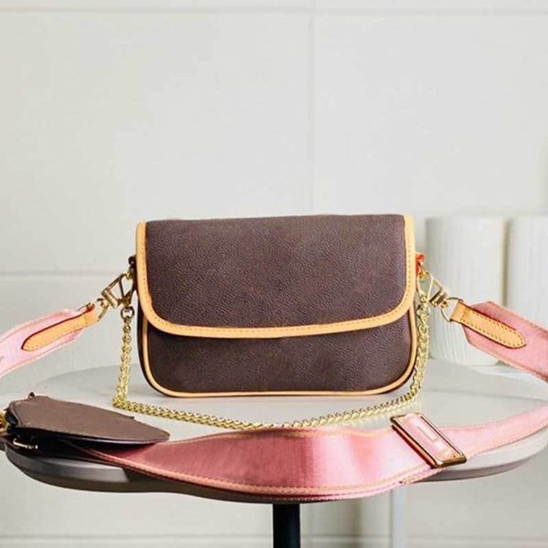 printing shoulder strap women crossbody smooth quilted calf leather gold chain bag wave handbag round coin purse
printing shoulder strap women crossbody smooth quilted calf leather gold chain bag wave handbag round coin purse