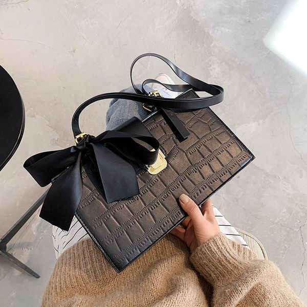 2021 fashion all-match elegant ladies purse flap bow decoration ladies shoulder bag solid color pu shoulder messenger bag
2021 fashion all-match elegant ladies purse flap bow decoration ladies shoulder bag solid color pu shoulder messenger bag