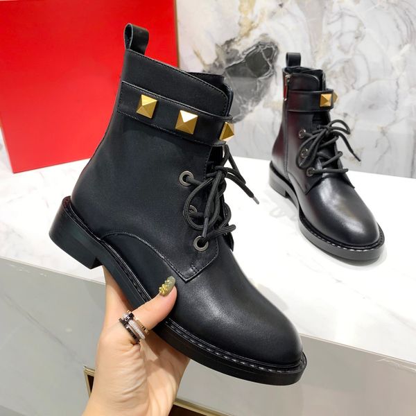 designer leather fashion luxury high-end casual women's boots, rivet chain element, comfortable and breathable size 35-40, Black
designer leather fashion luxury high-end casual women's boots, rivet chain element, comfortable and breathable size 35-40, Black