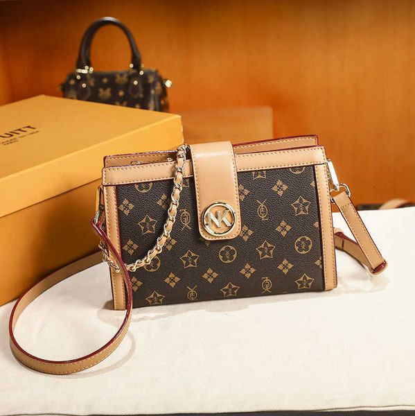 luxury handbags 2021 light luxury wide shoulder strap single shoulder msenger bag printed small square leather women's bag
luxury handbags 2021 light luxury wide shoulder strap single shoulder msenger bag printed small square leather women's bag