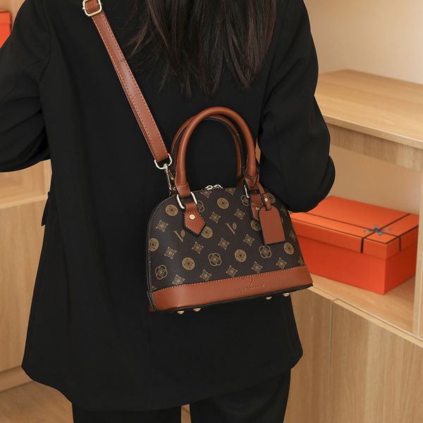 wholesale factory ladies leathers bags this year popular printed handbag retro contrasting leather shell bag street trend hong kong wind spe
wholesale factory ladies leathers bags this year popular printed handbag retro contrasting leather shell bag street trend hong kong wind spe