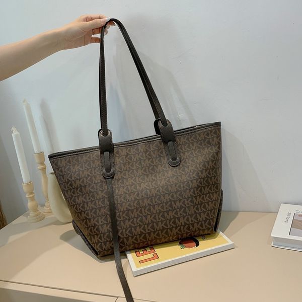 design s net red texture 2021 spring summer new high-capacity one shoulder tote bag fashion child mother handbag
design s net red texture 2021 spring summer new high-capacity one shoulder tote bag fashion child mother handbag