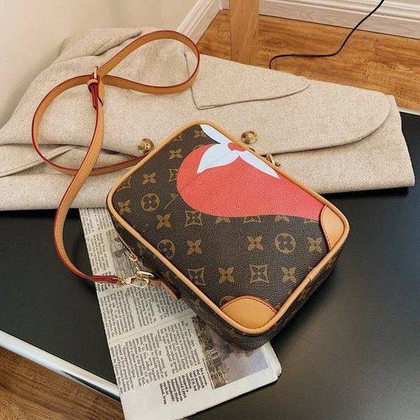 women 2021 new box old flower small square retro bag single shoulder messenger bag women's fashion
women 2021 new box old flower small square retro bag single shoulder messenger bag women's fashion