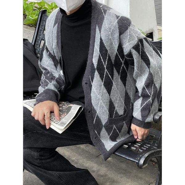 men's sweaters autumn and winter diamond retro vintage contrast color fashion sweater v-neck cardigan knitted jacket, White;black
men's sweaters autumn and winter diamond retro vintage contrast color fashion sweater v-neck cardigan knitted jacket, White;black