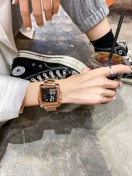 ins super fire electronic watch men's and women's domineering gold dial 2020 new simple temperament fashion a
ins super fire electronic watch men's and women's domineering gold dial 2020 new simple temperament fashion a