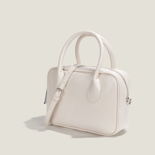 2021 bag women's summer candy color portable small square simple and fresh single shoulder messenger bag
2021 bag women's summer candy color portable small square simple and fresh single shoulder messenger bag