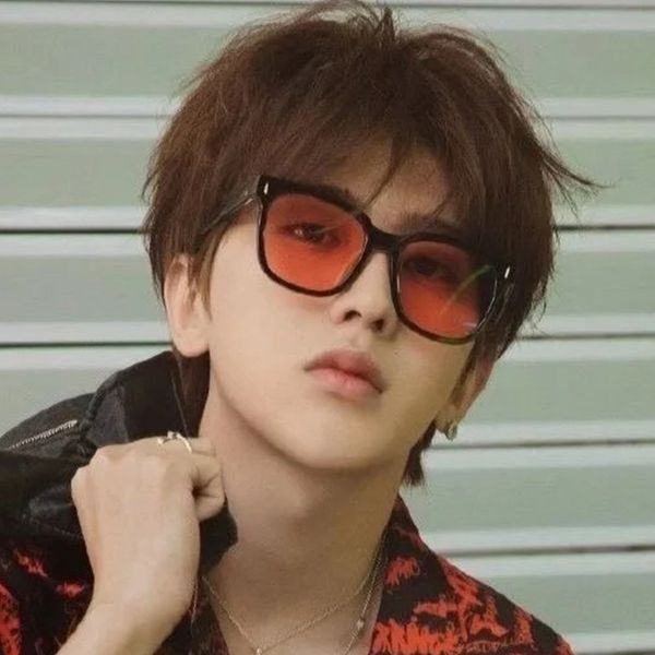 designer 2021 new cai xukun same men's and women's fashion large square stainless steel meter nail sunglasses, White;black
designer 2021 new cai xukun same men's and women's fashion large square stainless steel meter nail sunglasses, White;black