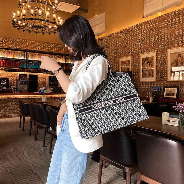 2022 latest luggage factory wholesale bag female trendy red high-capacity with canvas tote bags
2022 latest luggage factory wholesale bag female trendy red high-capacity with canvas tote bags