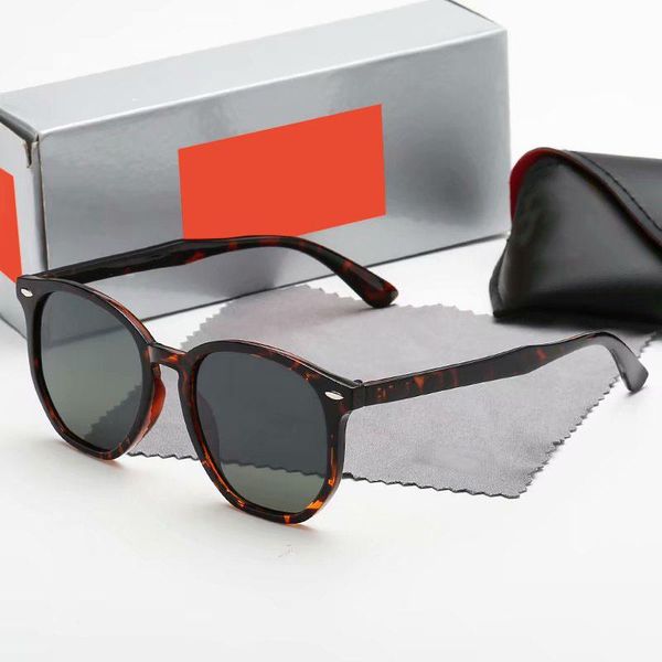 sunglasses luxury ladies high definition designer men's polarized lens brand classic gift with original box -4306, White;black
sunglasses luxury ladies high definition designer men's polarized lens brand classic gift with original box -4306, White;black