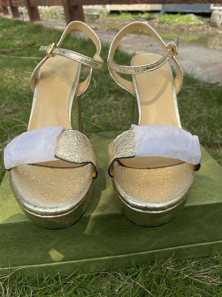 fashion water table women's thick heel sandals with metal buckle design, 11cm high, imported fabric and leather. large size 35-42, Black
fashion water table women's thick heel sandals with metal buckle design, 11cm high, imported fabric and leather. large size 35-42, Black