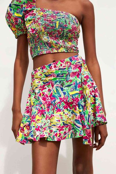 two piece dress 2021 summer one shoulder short puff sleeve floral print dew navel blouse mini skirt women set mf569 lr1e, White
two piece dress 2021 summer one shoulder short puff sleeve floral print dew navel blouse mini skirt women set mf569 lr1e, White
