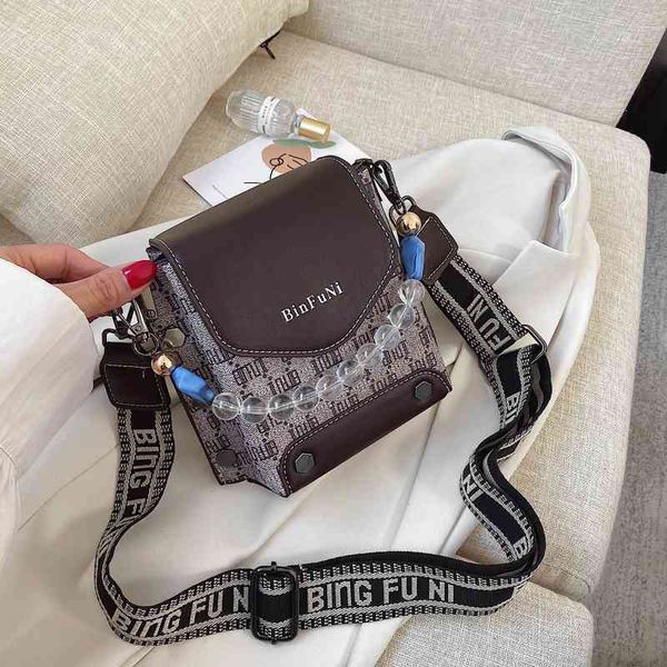 2022 factory wholesale new acrylic bracelet spring printed embossed letter single shoulder messenger wide shoulder strap fashion mobile phon
2022 factory wholesale new acrylic bracelet spring printed embossed letter single shoulder messenger wide shoulder strap fashion mobile phon