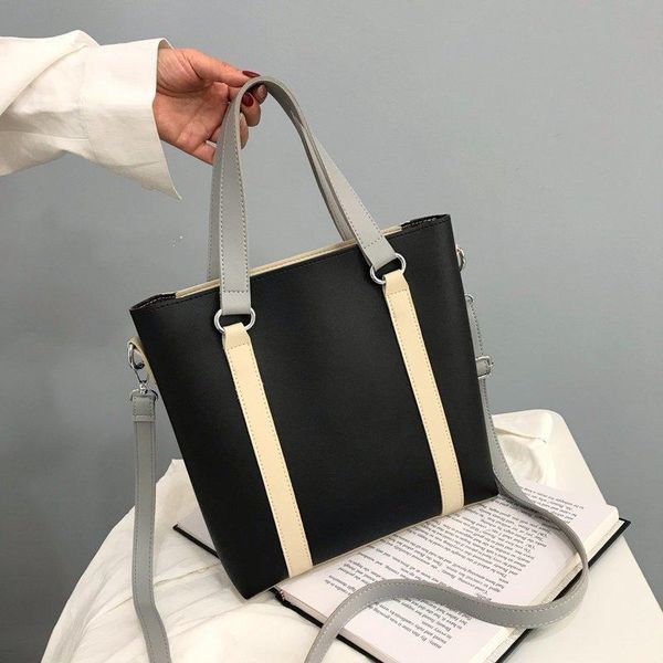 cross body large black women leather handbags sac a main shoulder bags solid messenger casual tote bag female for girls
cross body large black women leather handbags sac a main shoulder bags solid messenger casual tote bag female for girls