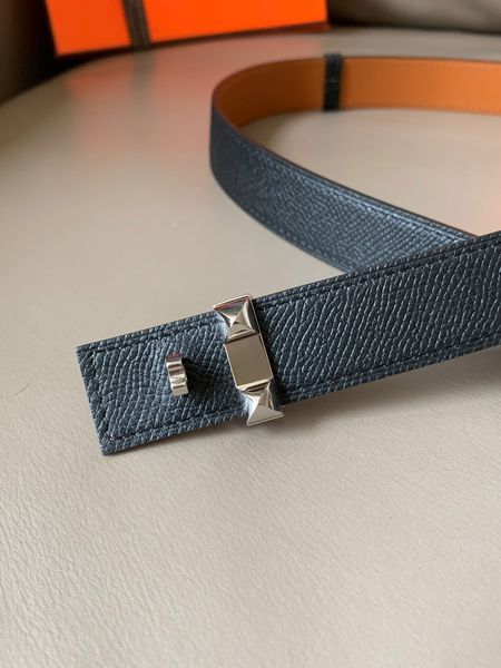 mini width two-sided genuine leather reversible buckle women belt with box men designers belts women belts 003, Black;brown
mini width two-sided genuine leather reversible buckle women belt with box men designers belts women belts 003, Black;brown