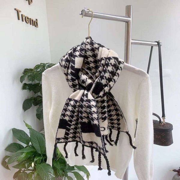 scarf version of autumn and winter cotton cashmere trend lattice warm bib women's extended tassel shawl, Blue;gray
scarf version of autumn and winter cotton cashmere trend lattice warm bib women's extended tassel shawl, Blue;gray