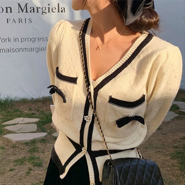 luxury women's jackets 2021 small fragrance short color contrast v-neck knitted cardigan women's early autumn gentle lazy wind loo, Black;brown
luxury women's jackets 2021 small fragrance short color contrast v-neck knitted cardigan women's early autumn gentle lazy wind loo, Black;brown