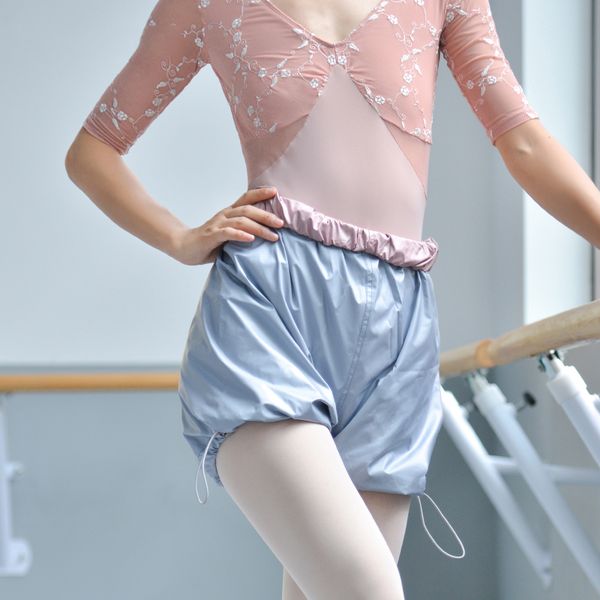 ballet dance pants women tutu dance costume lattern shorts high-waisted ballet warm up pants practice clothing vdb2810, Black;red
ballet dance pants women tutu dance costume lattern shorts high-waisted ballet warm up pants practice clothing vdb2810, Black;red