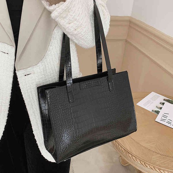 winter 2021 solid color new style foreign fashion crocodile pattern one shoulder tote bag women's korean handbag mother
winter 2021 solid color new style foreign fashion crocodile pattern one shoulder tote bag women's korean handbag mother