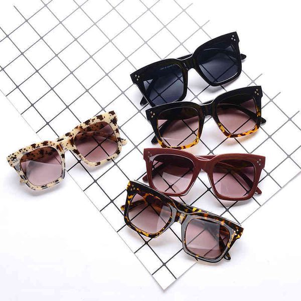 2021 new square sunglasses women brand designer big frame gradient vintage sun glasses for men oculos de sol feminino uv400 glasses wholesal, White;black
2021 new square sunglasses women brand designer big frame gradient vintage sun glasses for men oculos de sol feminino uv400 glasses wholesal, White;black