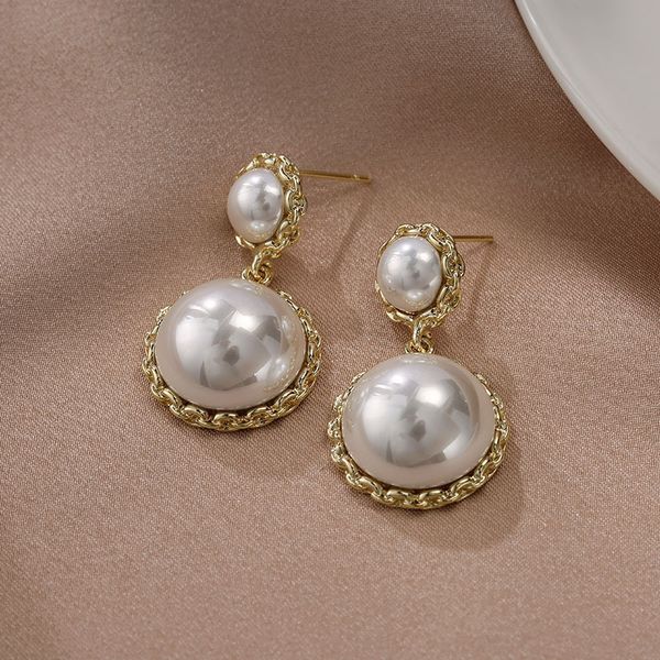 aaa designer jewelry s925 silver needle personality trend women's net red same earrings new half pearl earrings, Golden;silver
aaa designer jewelry s925 silver needle personality trend women's net red same earrings new half pearl earrings, Golden;silver