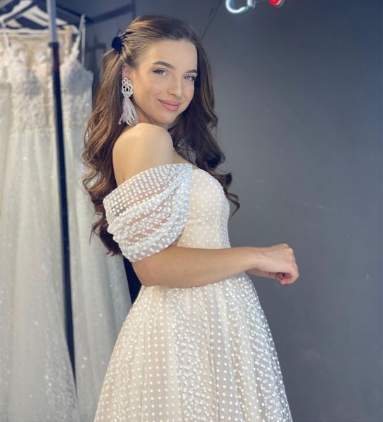 light champagne new short lace wedding 2021 off shoulder tea length point net bridal gown gorgeous bride robe de mariage iahc, White
light champagne new short lace wedding 2021 off shoulder tea length point net bridal gown gorgeous bride robe de mariage iahc, White