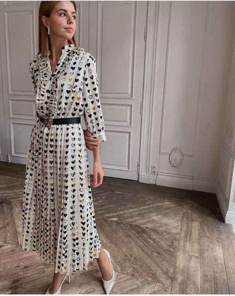 angel's new spring 2021 set love print v-neck shirt with ear edge, pleated skirt, White
angel's new spring 2021 set love print v-neck shirt with ear edge, pleated skirt, White