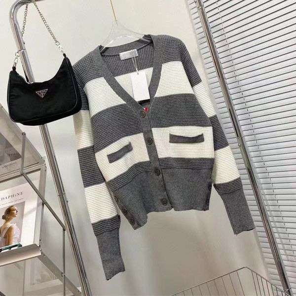 tb + 2021 autumn new fashion loose and comfortable college style knitted sweater cardigan couple coat, White;black
tb + 2021 autumn new fashion loose and comfortable college style knitted sweater cardigan couple coat, White;black