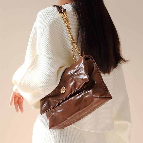 evening bags nucelle style shoulder bag, leisure messenger bag and lingge handbag in spring summer of 2021
evening bags nucelle style shoulder bag, leisure messenger bag and lingge handbag in spring summer of 2021