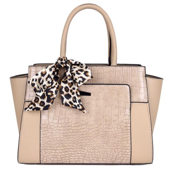 european and american fashion bags handbags 2021 crocodile pattern portable handbag shoulder messenger wings bag 
european and american fashion bags handbags 2021 crocodile pattern portable handbag shoulder messenger wings bag