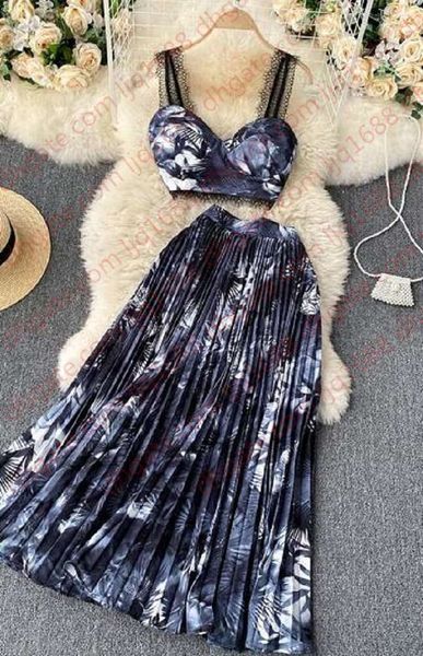 new baroque holiday style camisole + high waist printed pleated skirt suit, White
new baroque holiday style camisole + high waist printed pleated skirt suit, White
