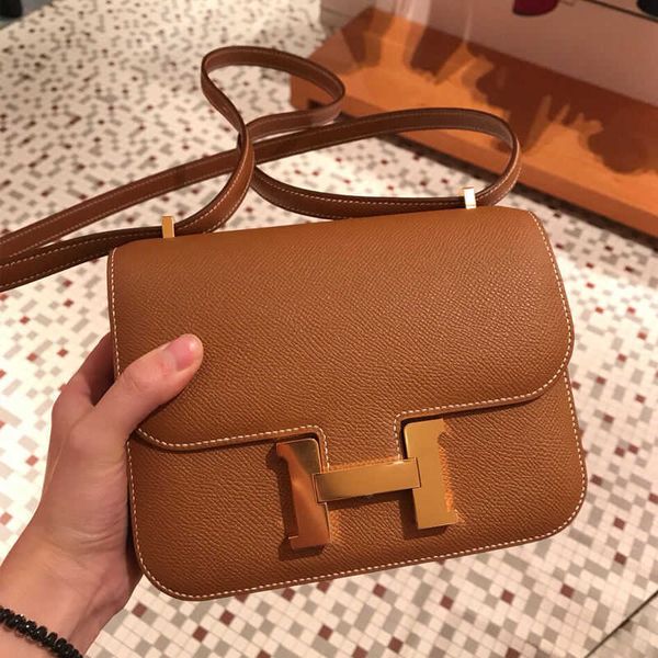 2021 new h-button kangkang bag temperament stewardess leather women's small bean curd single shoulder square zly zly zly
2021 new h-button kangkang bag temperament stewardess leather women's small bean curd single shoulder square zly zly zly