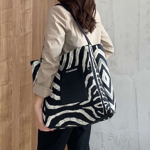 fashion old large capacity women's 2021 new fashion simple shoulder net red versatile tote bag
fashion old large capacity women's 2021 new fashion simple shoulder net red versatile tote bag
