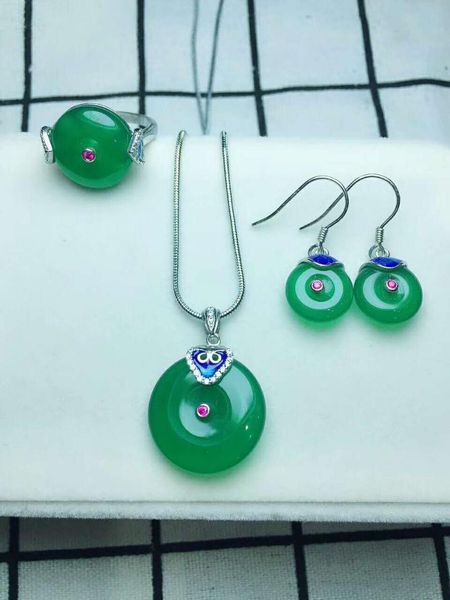 bracelet, earrings & necklace c39#925 silver inlaid natural chalcedony set, the jade face is clean and translucent, Black
bracelet, earrings & necklace c39#925 silver inlaid natural chalcedony set, the jade face is clean and translucent, Black