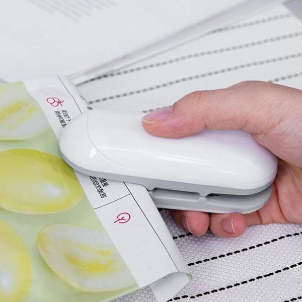 bag clips kitchen mini sealing machine vacuum food 2 in 1 heat handheld portable packaging for packer
bag clips kitchen mini sealing machine vacuum food 2 in 1 heat handheld portable packaging for packer