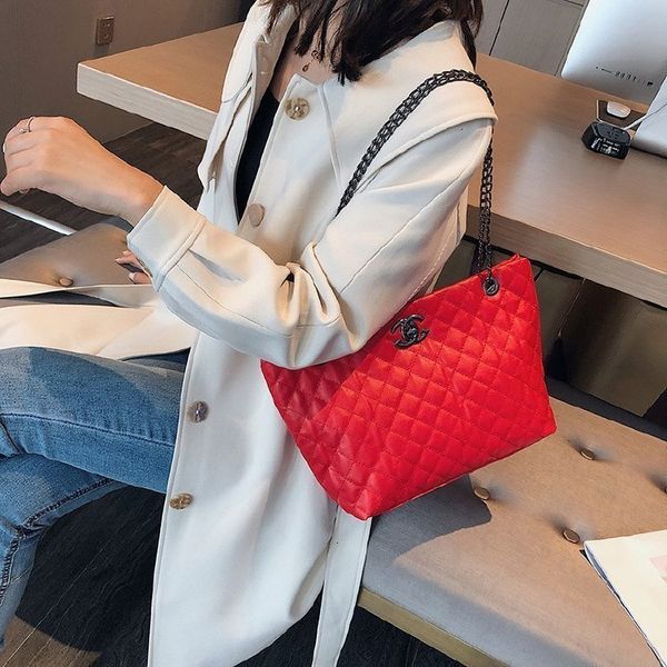 outletwomen's 2020 new fashion chain lingge shoulder large capacity backpack versatile straddle bag
outletwomen's 2020 new fashion chain lingge shoulder large capacity backpack versatile straddle bag