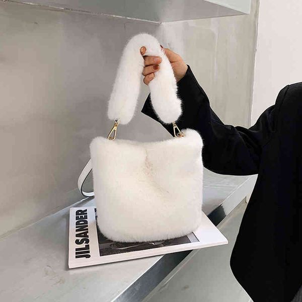 new winter brand soft warm faux fur white handbags women candy color tote designer luxury soft messenger bags casual bucket bag
new winter brand soft warm faux fur white handbags women candy color tote designer luxury soft messenger bags casual bucket bag