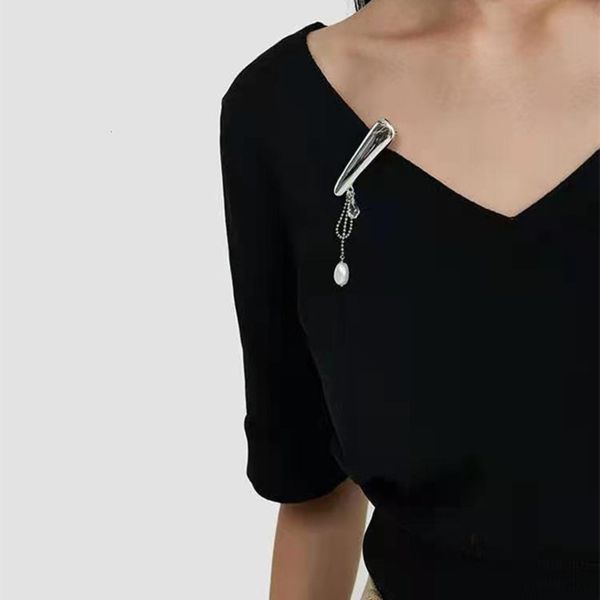 hbp fashion south korea east gate hairpin light luxury temperament simple one word net red new style bangs clip can be used as brooch, Silver
hbp fashion south korea east gate hairpin light luxury temperament simple one word net red new style bangs clip can be used as brooch, Silver