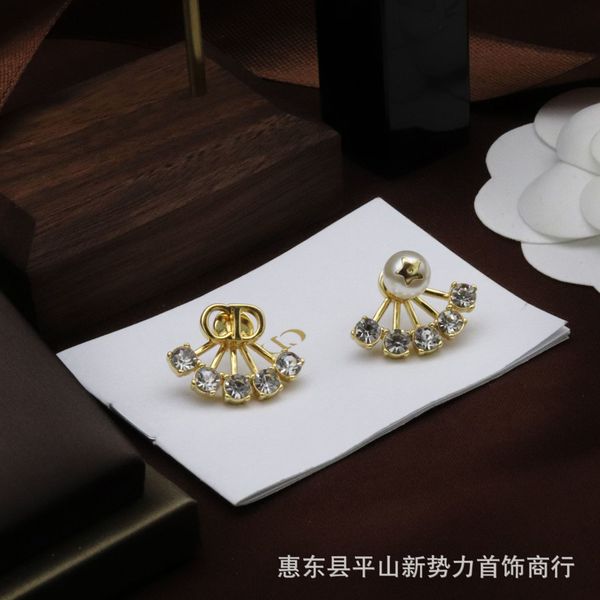 d family cd letter asymmetric women's 2021 new dijia net red fashion versatile earrings, Golden
d family cd letter asymmetric women's 2021 new dijia net red fashion versatile earrings, Golden