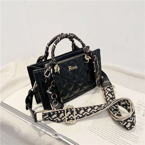 hbp luxury designertexture women's 2020 new fashion lingge portable small square bag
hbp luxury designertexture women's 2020 new fashion lingge portable small square bag