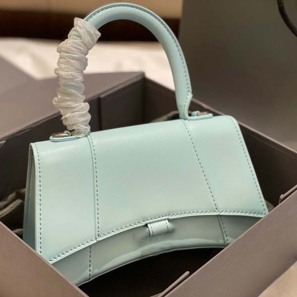 high-quality luxury designer bags and handbags famous classic women's bag, large-capacity shoulder bags, multi-functional daytime clutc
high-quality luxury designer bags and handbags famous classic women's bag, large-capacity shoulder bags, multi-functional daytime clutc